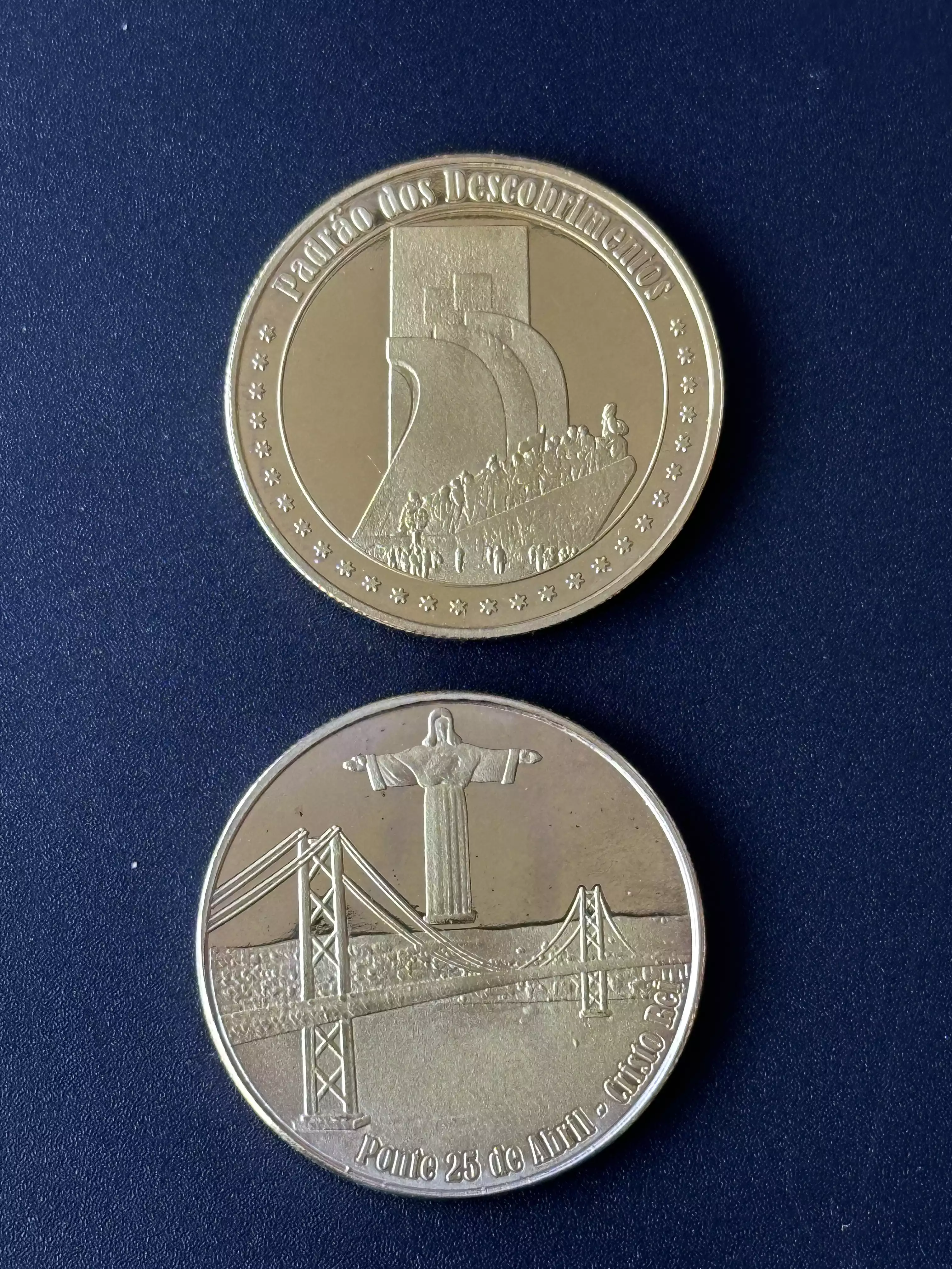 Médaille souvenir "Padrao dos Descobrimentos - Ponte 25 de Abril - Cristo Rei Lisboa"